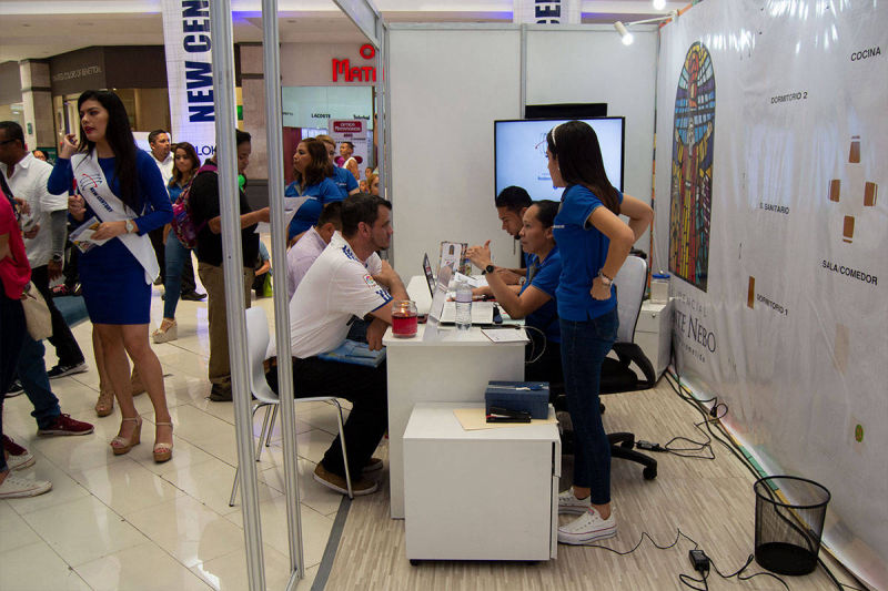 Montaje de feria para New Century